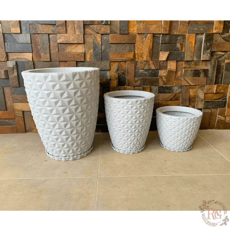 kit 3 Vasos Para Plantas Decorativo em Polietileno Diamante Nº1 Nº2 Nº3 com Pratos