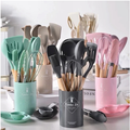 Kit 12 Utensílios de Cozinha em Silicone com Cabo de Madeira + Copo Suporte | Resistente ao Calor – TheckCasa