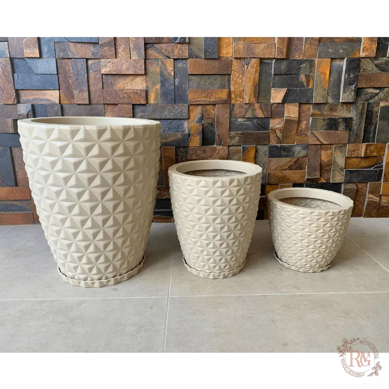 kit 3 Vasos Para Plantas Decorativo em Polietileno Diamante Nº1 Nº2 Nº3 com Pratos